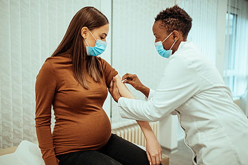 The American College of Obstetrics and Gynecology recommends that pregnant women have access to COVID-19 vaccines.